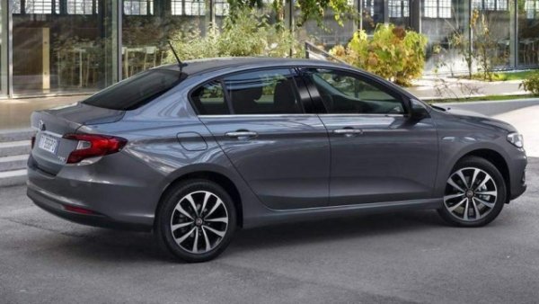 Най-евтиният дизелов в класацията е Fiat Tipo 4 Door. Италианецът има дължина 453, ширина 179и височина 150 см. Е, багажник с минимален капацитет от 520 литра. Това е седан от среден размер във всяко отношение, макар и малко остарял. 

Класика обаче е двигателят: 1.6 Multijet 130 HP. То има максимална скорост от 212 км/ч, ускорение от 0 до 100 км/ч за 9,6 секунди и разход от 4,7 литра на 100 км. 

Задвижването е предно, скоростната кутия е 6-степенна механична. Предлага се винаги със същия двигател, като у нас започва от 39 715 лева, а вече като хечбек и комби отива доста нагоре.